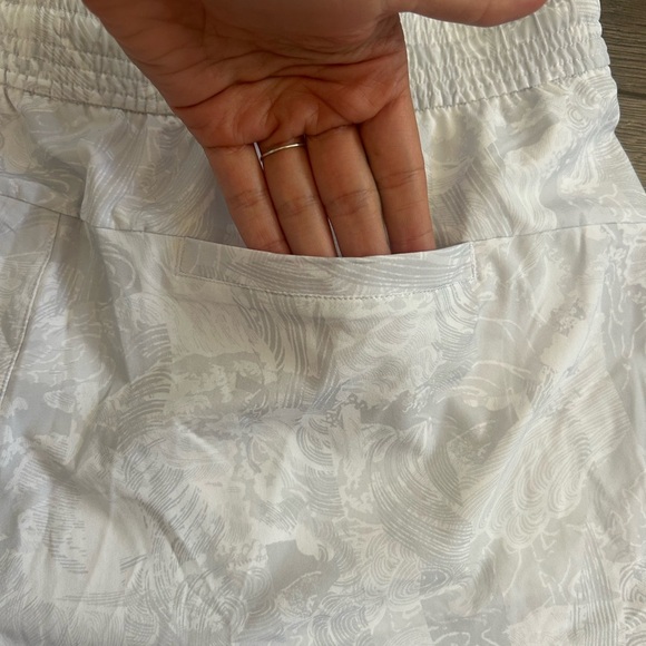 LULULEMON Spring Break Away Shorts *4 Way Stretch 3" Size 10 Eternal White Wave - Picture 5 of 10